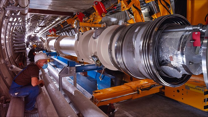 Installation of a magnet in the HERA tunnel at DESY