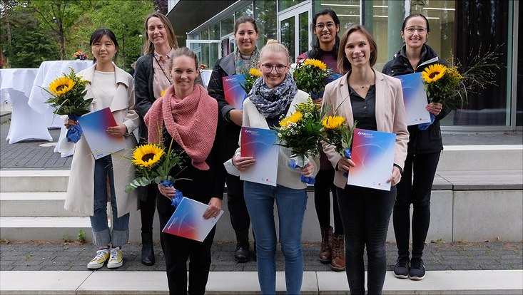 Gruppenfoto mit Absolventinnen des Mentoringprogramms
