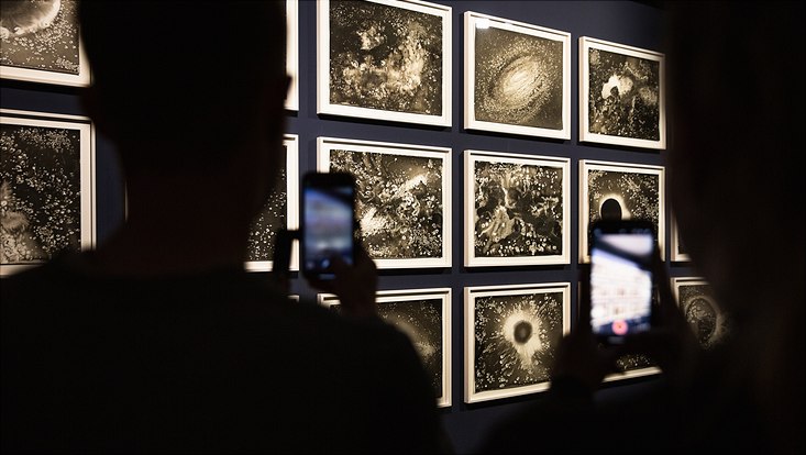 wab-muenstermann-entropy-c-uhh-esfandiari-733x414 Austellungsbesucher fotografieren Julia Münstermanns Werk Entropy