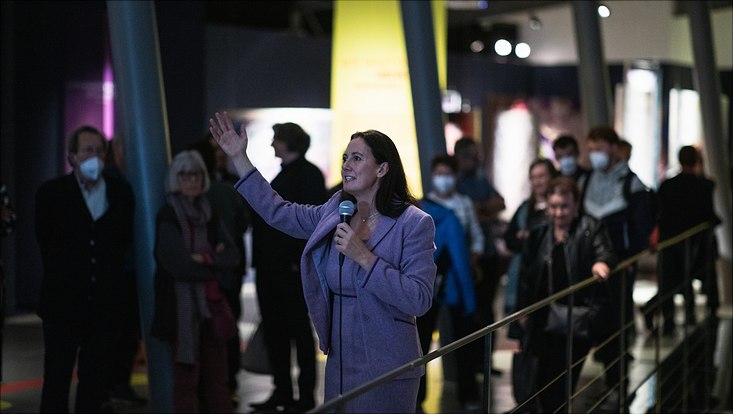 wab-rahmenprogramm-fuehrungen-c-uhh-feuerboether-733x414 Wissenschaftlerin spricht vor Publikum